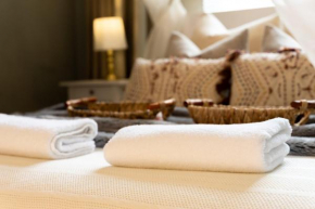 Luxury City Centre Getaway - Prime Location Sleeps 7!
